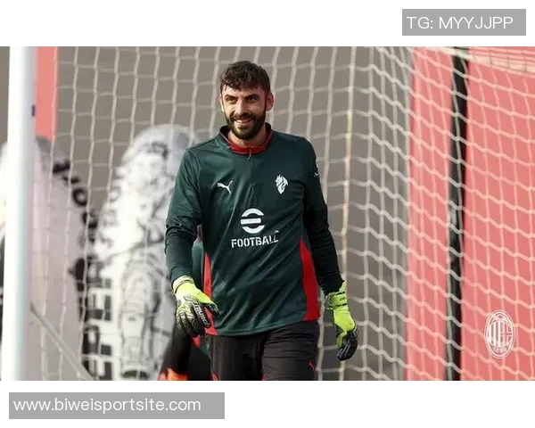 莱奥提前回归米兰积极训练全力争取重返首发阵容