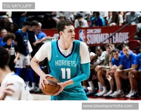 新秀卡尔克布伦纳半场表现抢眼2中2斩获8分3篮板1抢断1盖帽